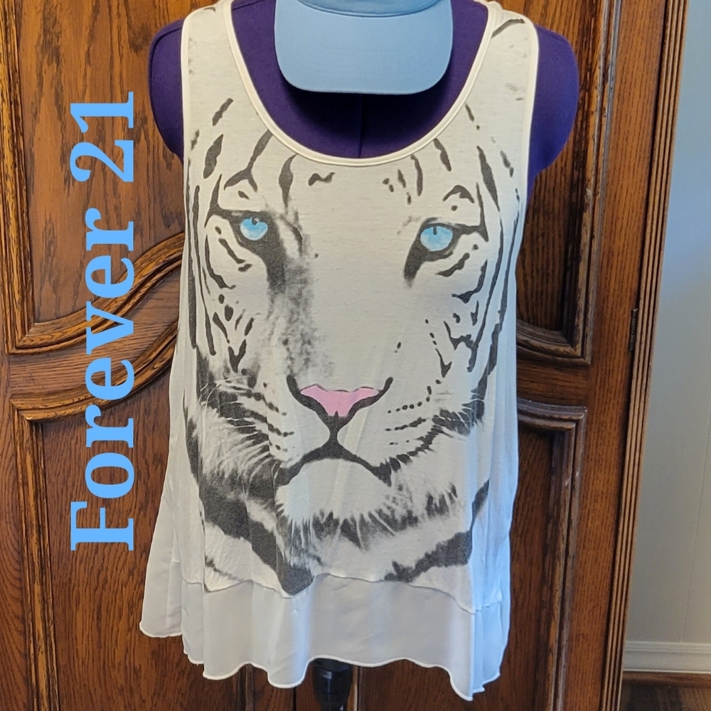 ❣️HP❣️Forever 21 Siberian Bengal blue eyed pink nose tiger tank top Sz: M
